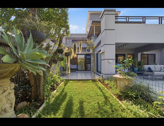 4 BEDROOM APARTMENT FOR SALE IN PALM LAKES ESTATE